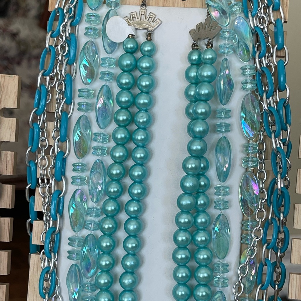 Elegant Turquoise Beaded Necklace set